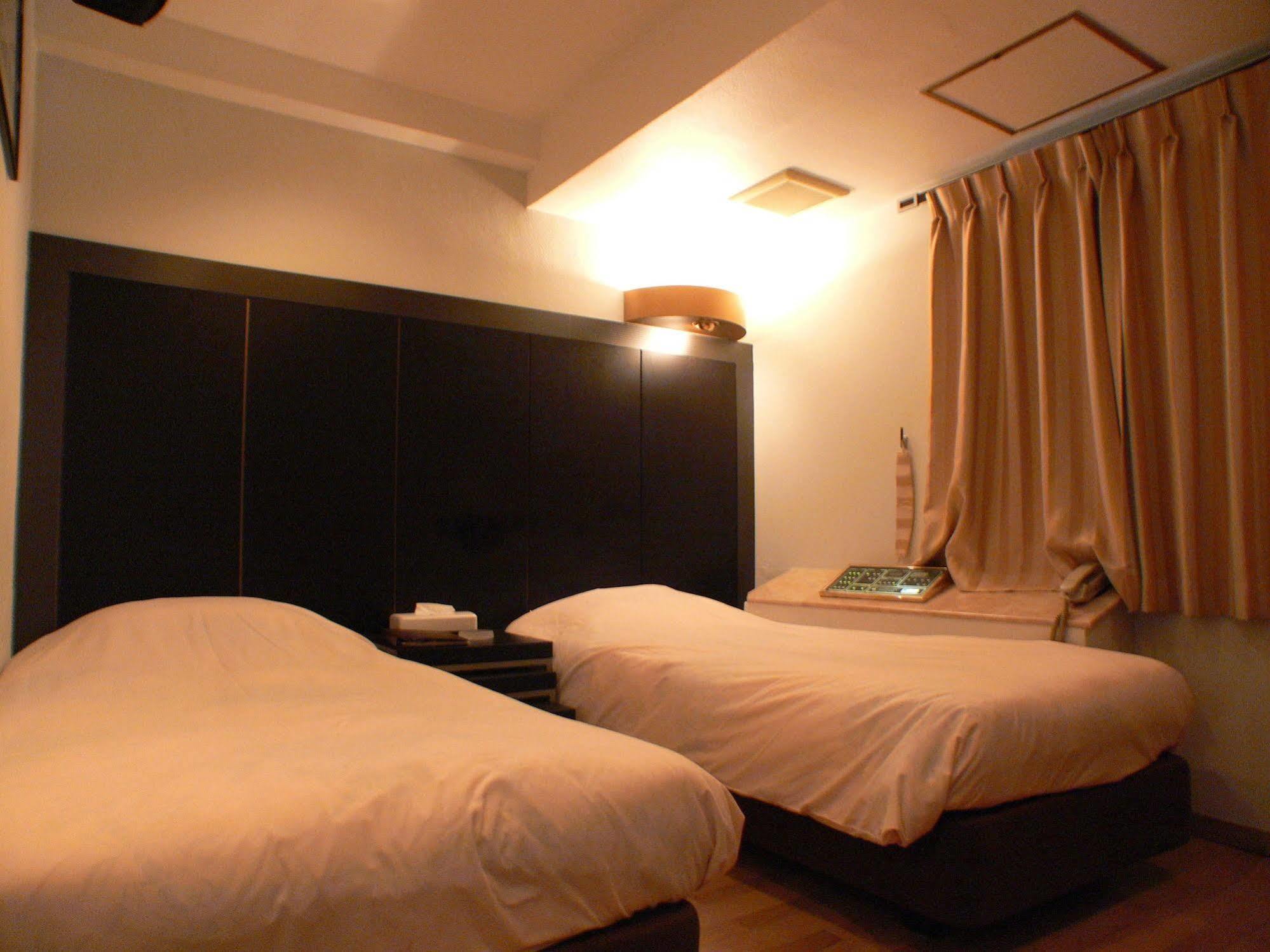 Shinjuku City Hotel N.U.T.S Tokyo Phòng bức ảnh