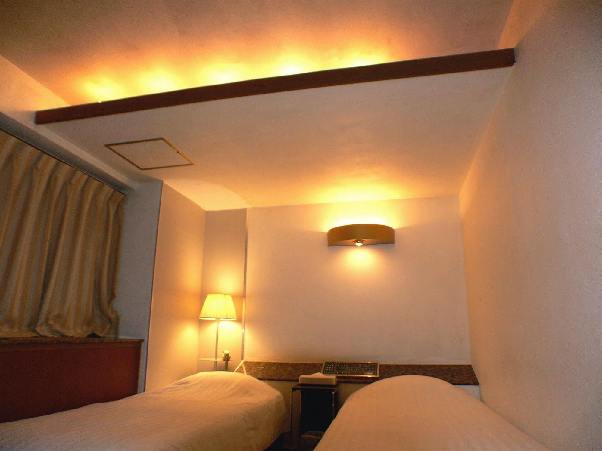 Shinjuku City Hotel N.U.T.S Tokyo Phòng bức ảnh